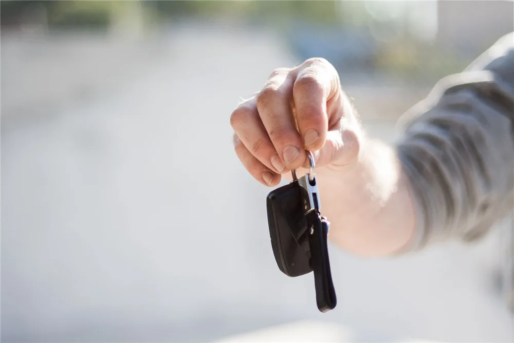Getting the keys after qualifying for a car loan in Canada