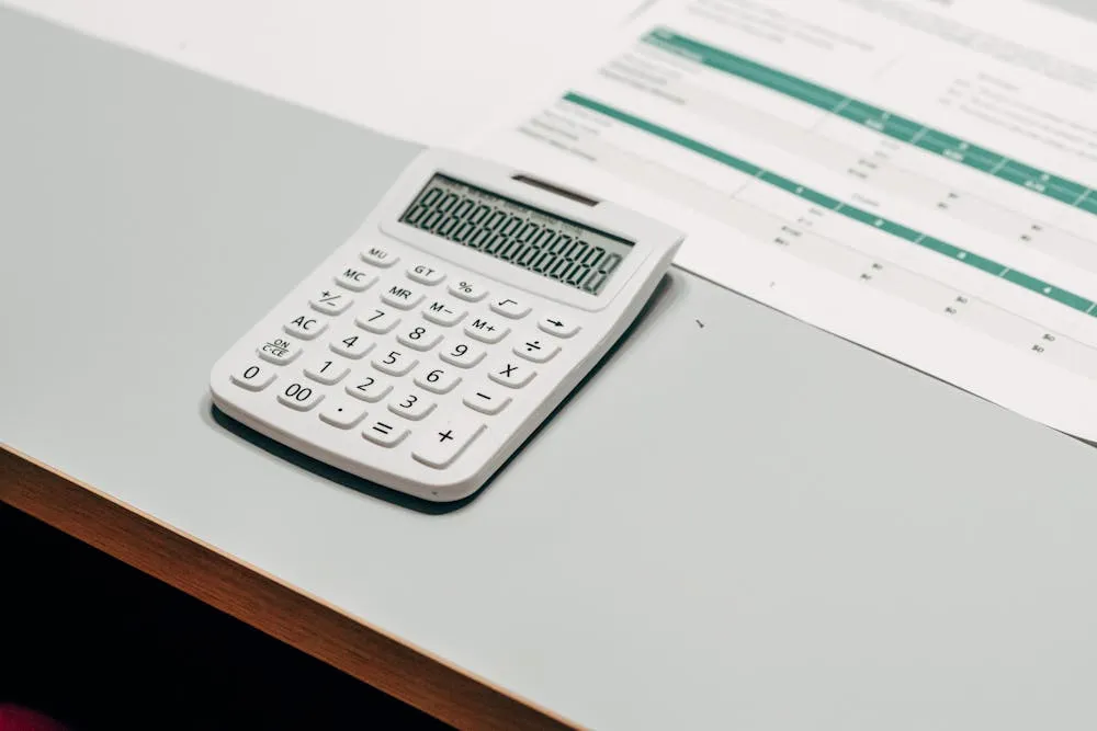 Calculator and statement used to work out car loan refinancing savings in Canada