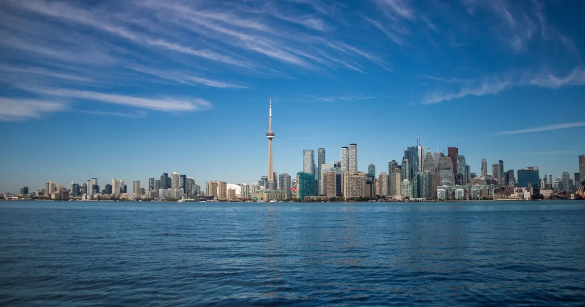 Bad credit car loans Toronto: skyline with the CN Tower from the harbour