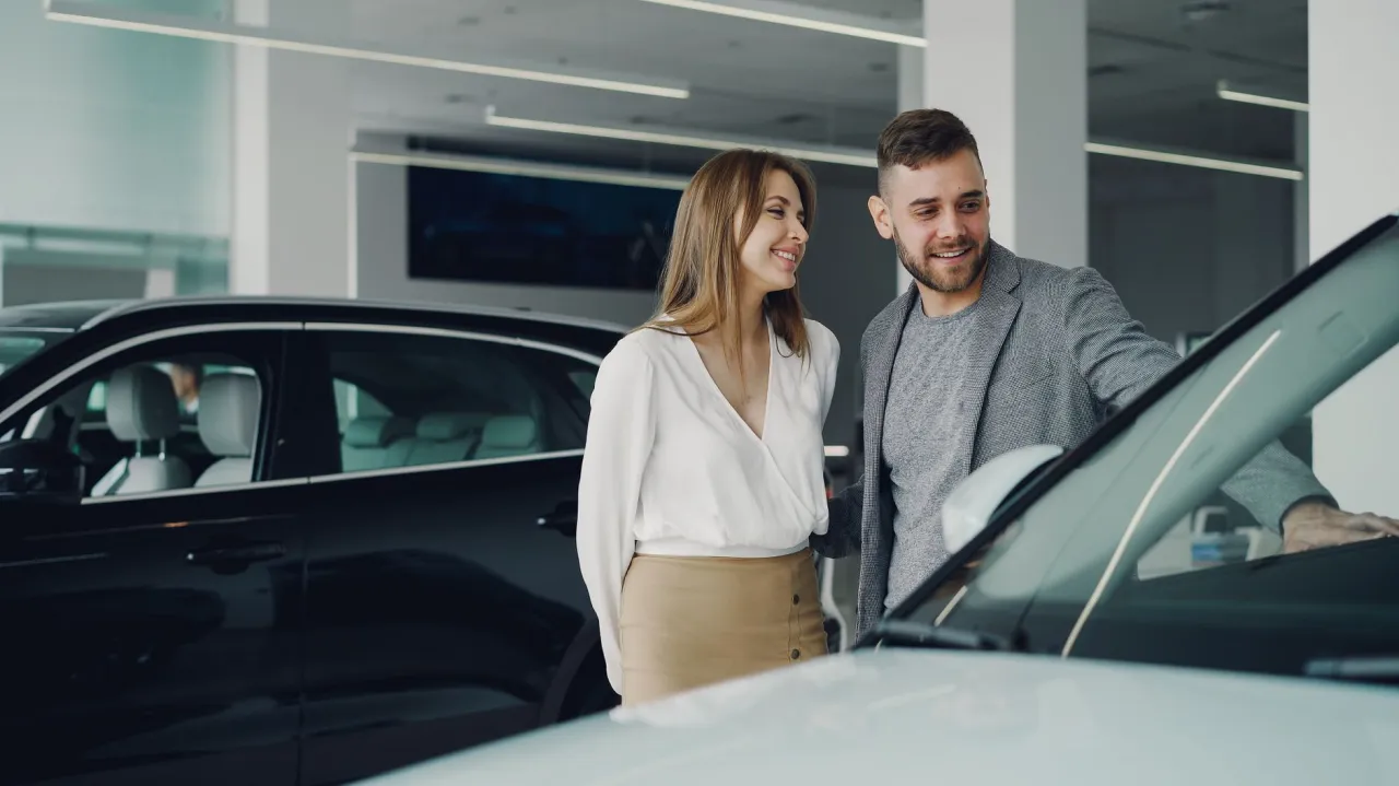 Couple choosing a vehicle after a bad credit car loan approval in Toronto