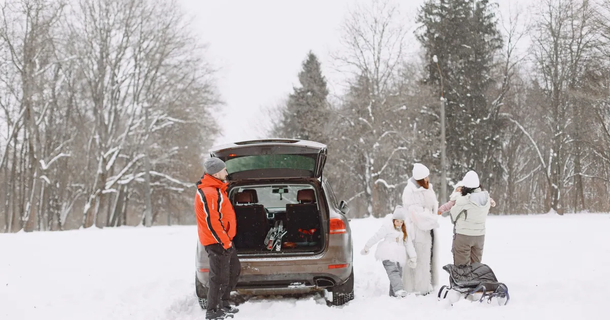 Used car loans Canada: family loading their SUV for a winter outing