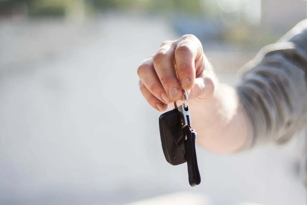 Handing over car keys after a newcomer car loan approval