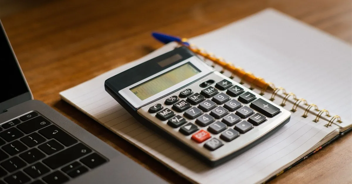 Calculating car loan interest in Canada with an amortization schedule and calculator