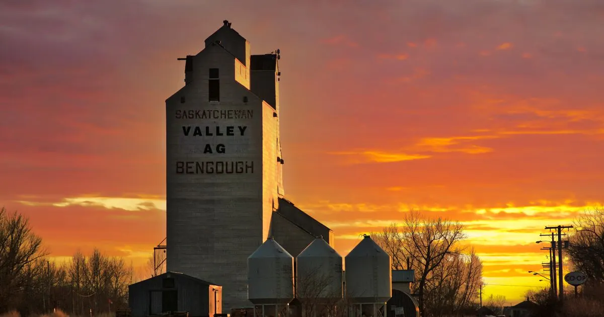 Car loans Saskatchewan: the Bengough grain elevator at sunset